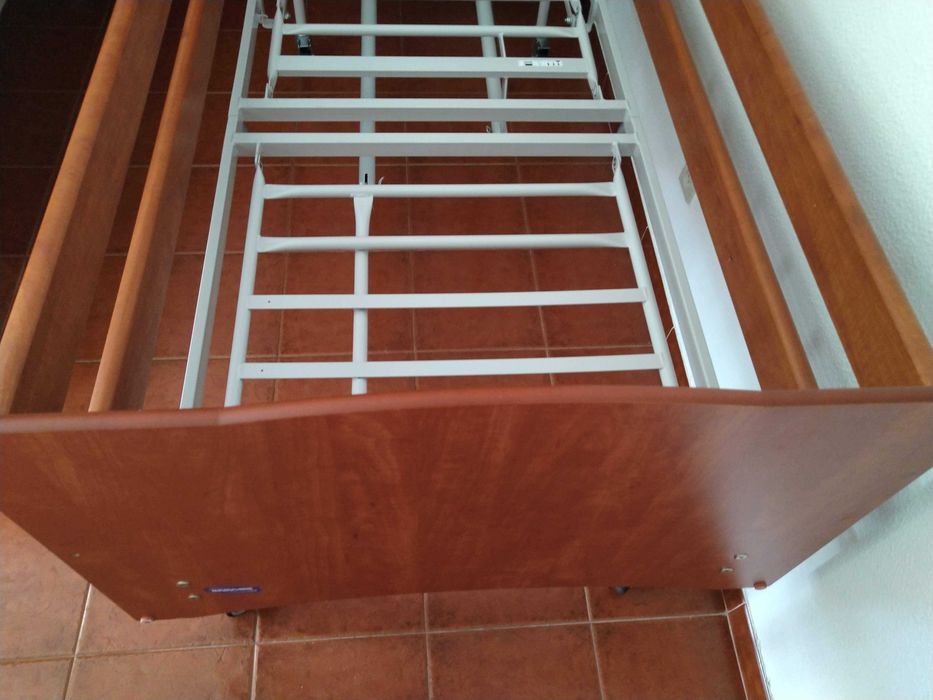 Cama Articulada Manual Invacare Sonata