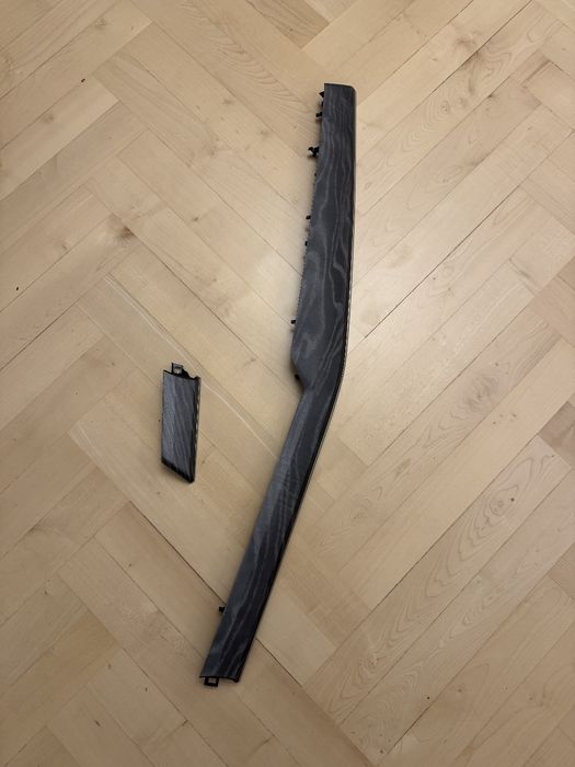 Декоративная накладка панели audi q8 e-tron 2023. Серая ,под дерево.