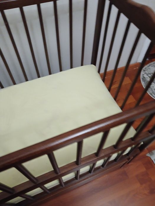 Дитяче ліжко з матрасом