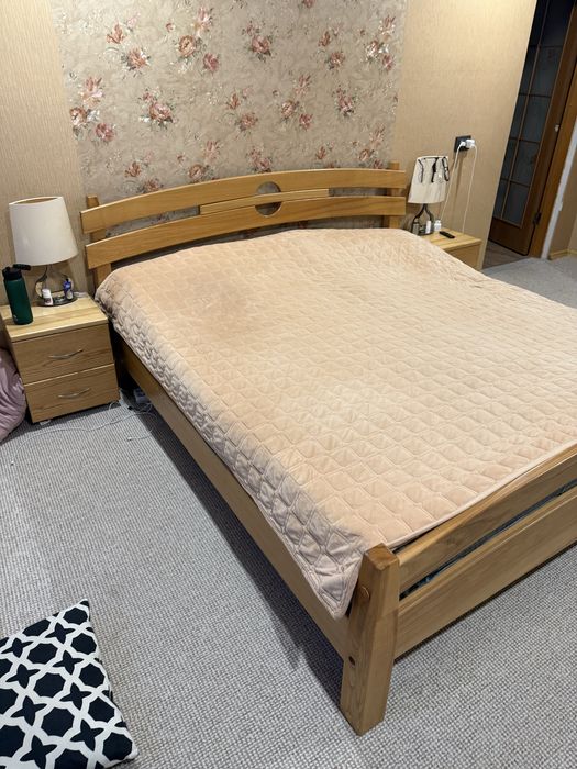 Ліжко деревʼяне з тумбами