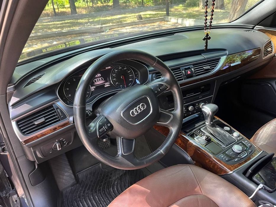 Audi A6 c7.