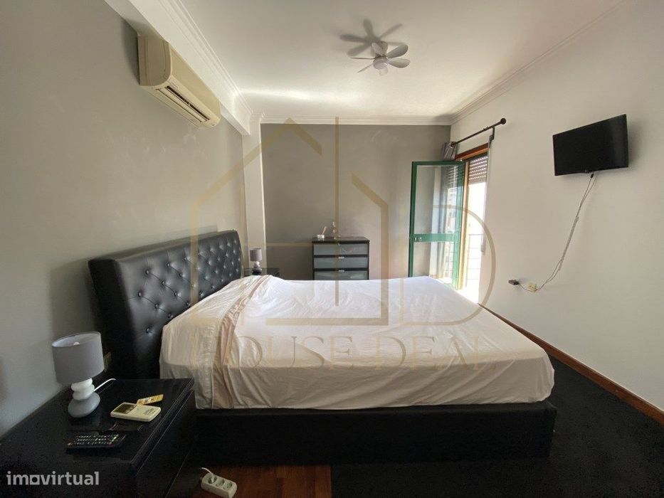 Apartamento T3 com áreas generosas no Centro da Moita