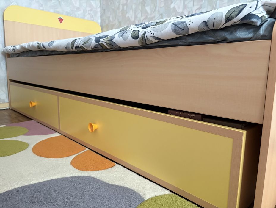 Кровать односпальная , состояние новое