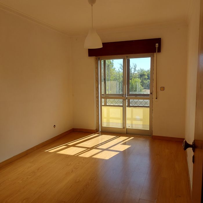 Apartamento de 4 Ass. em Sintra-Mem Martins