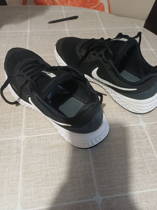 Кросівки  Nike Revolution 5.