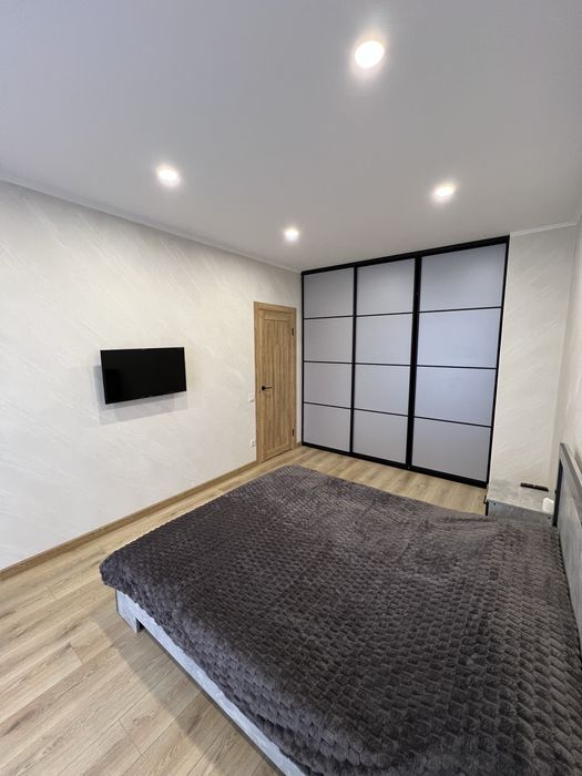 НЕМАЄ ВІДКЛЮЧЕНЬ! ПОДОБОВО центр новобудова 1-кімнатна квартира