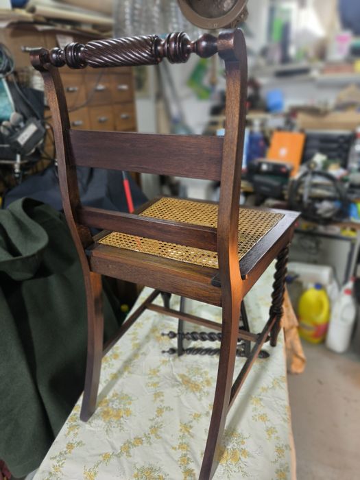 Conjunto cadeira + prateleira