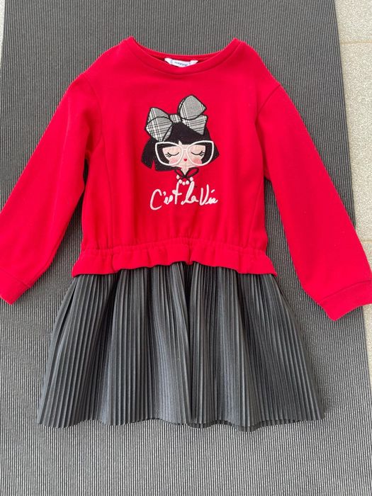 Vestido preto e vermelho