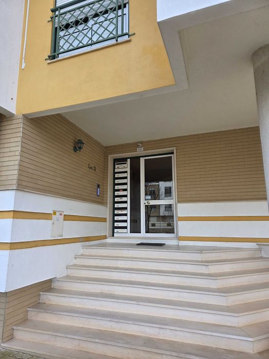 Apartamento T2 c/Arrecadação e Lugar de Garagem