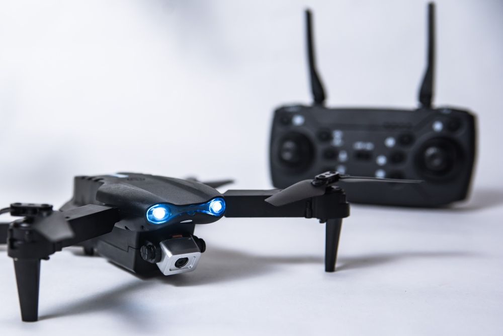 Нові, дрон е99 з трьома акамуляторами і камерою