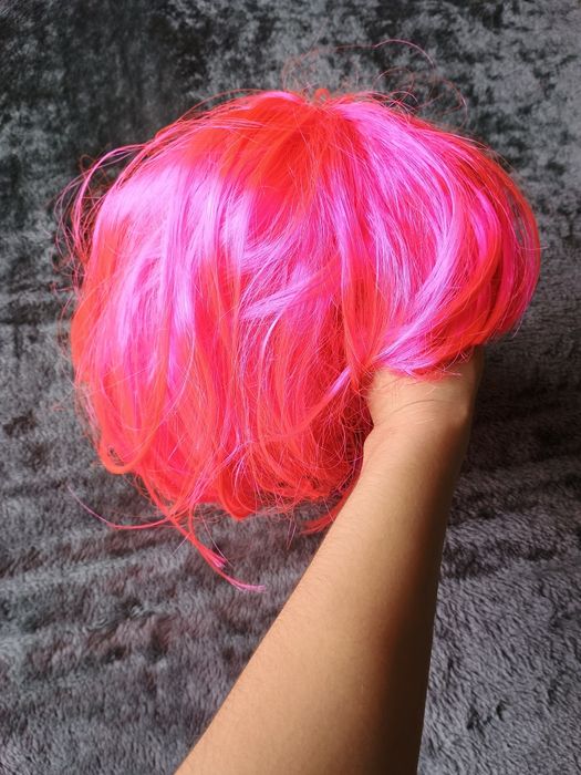 Peruka neonowa Boland