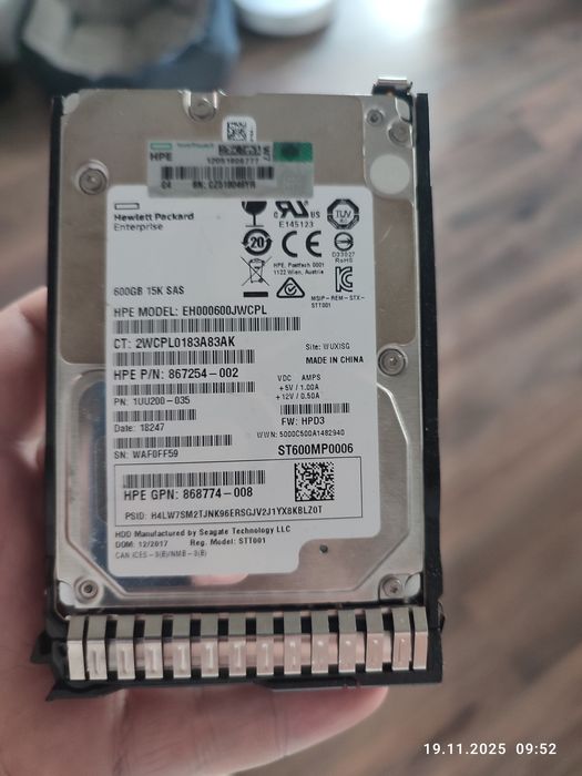 8 штук SAS HDD HPE EH000600JWCPL 15K Enterprise 600 GB + салазки