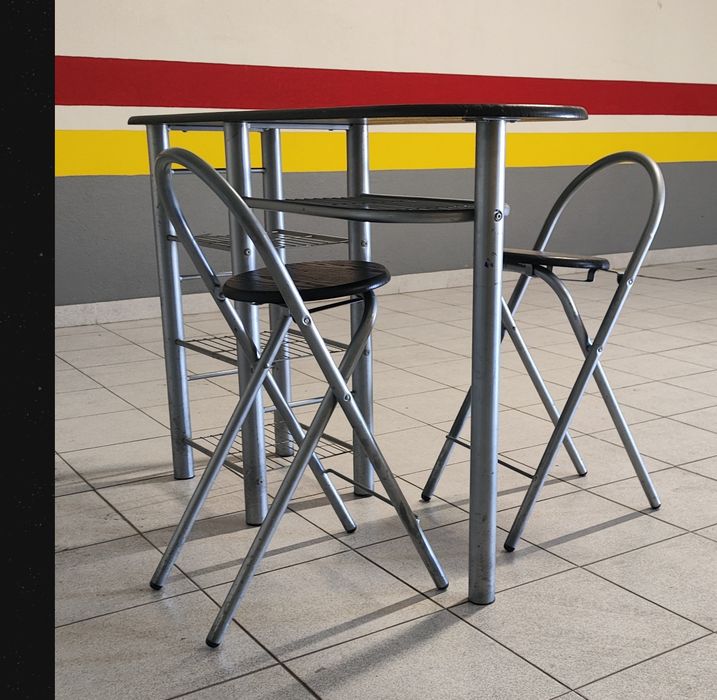 Mesa tipo bar + 2 cadeiras