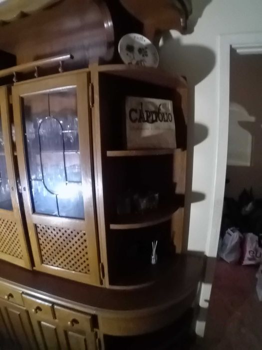 Vendo móvel louceiro cor de mel em madeira maciça e em módulos