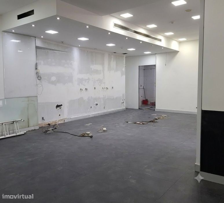REF#4245 - Loja- 198 m2 – Ao Hospital Santa Maria
