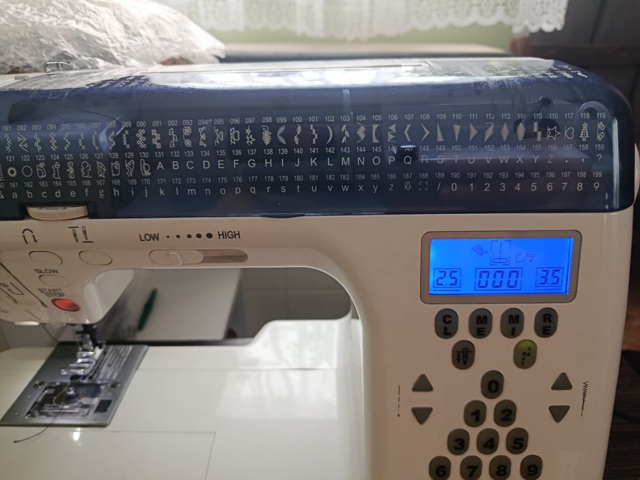 Швейна машинка комп'ютерна  Soontex 6000 super compyter