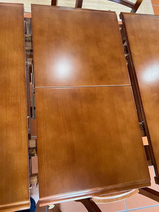 Mesa de jantar extensível de 6 a 8 pessoas + 4 cadeiras