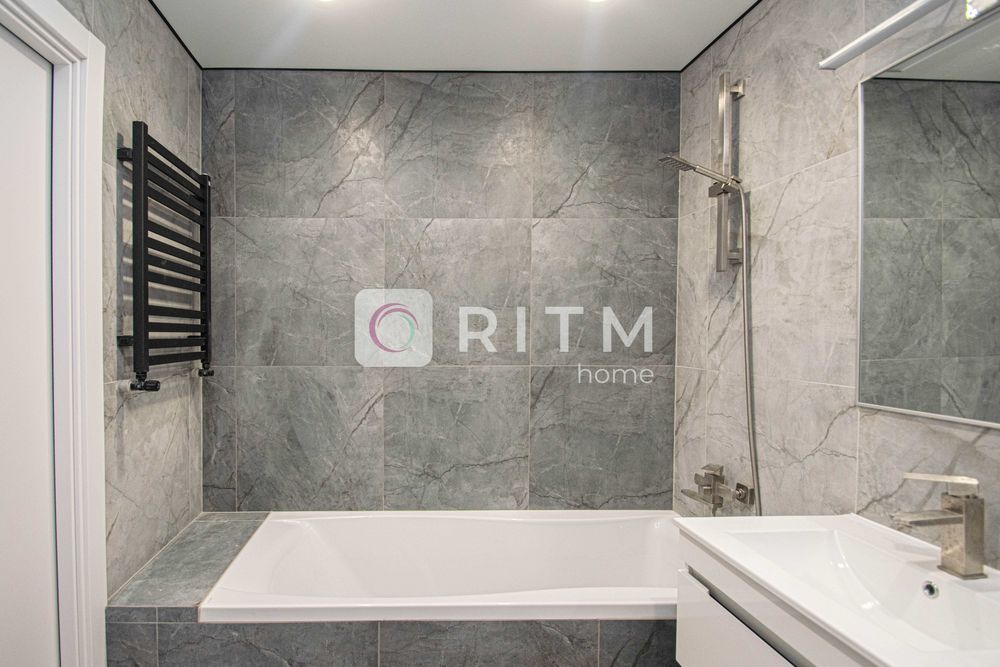 2-к. квартира по вул. Смакули, 55 м2