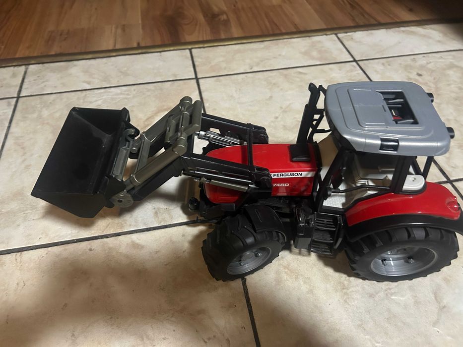 Ciągnik MASSEY FERGUSON 7480 Bruder