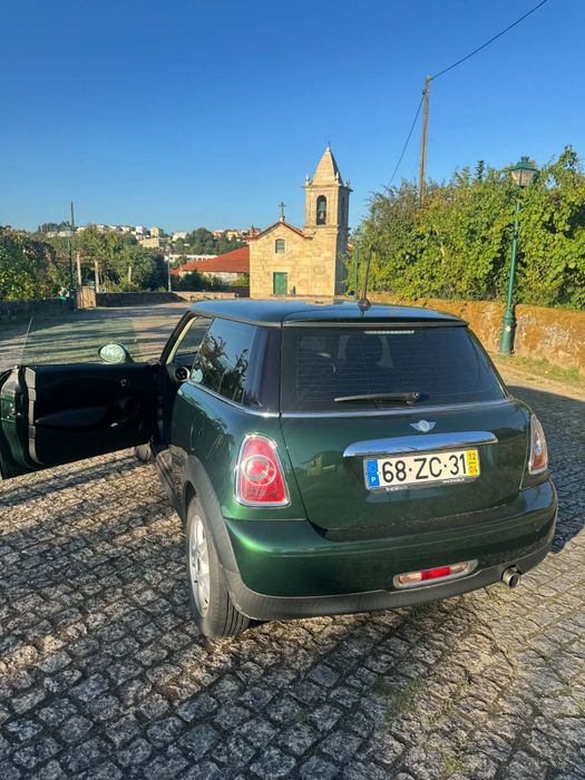 Mini British Racing Green.