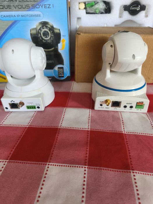 Duas câmaras de vigilância 30€