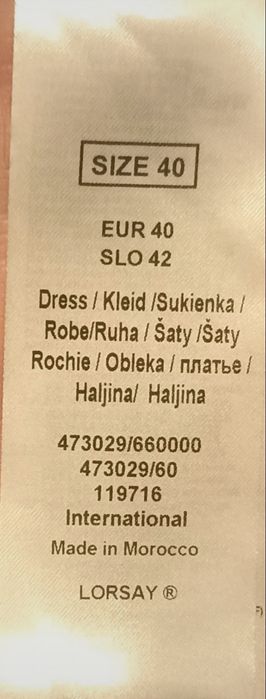 Czarna sukienka ze srebrno-różową nitką