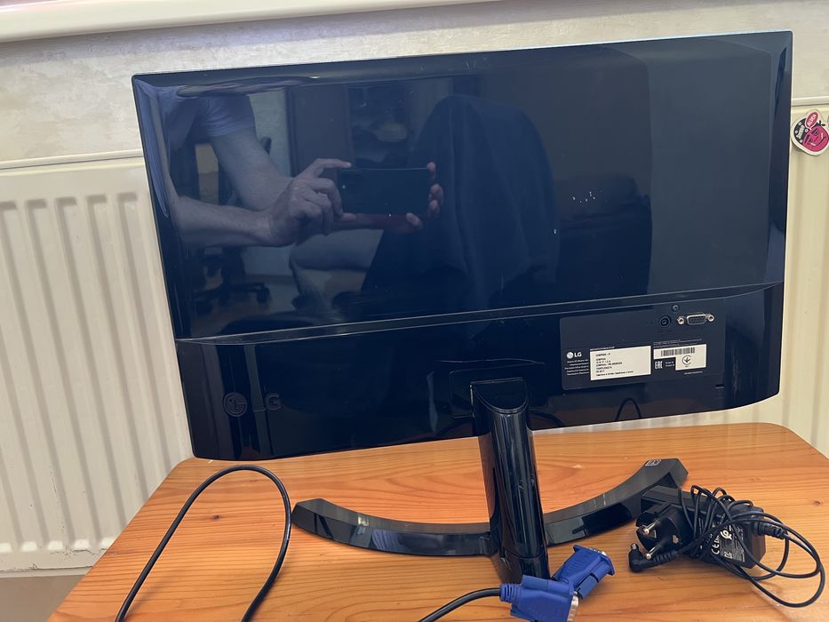 Монітор LG 22MP58 .