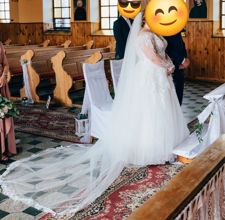 Suknia ślubna długi rękaw piórka