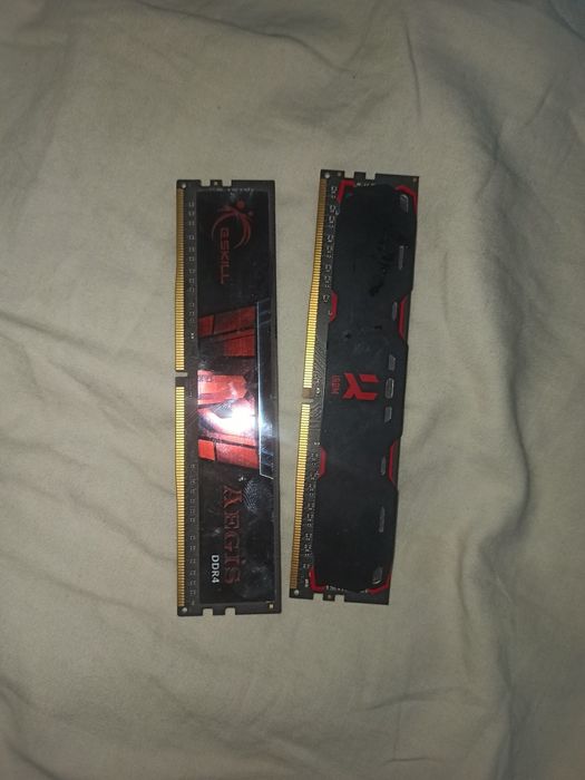 2 Планки Оперативна память 8 ГБ DDR4