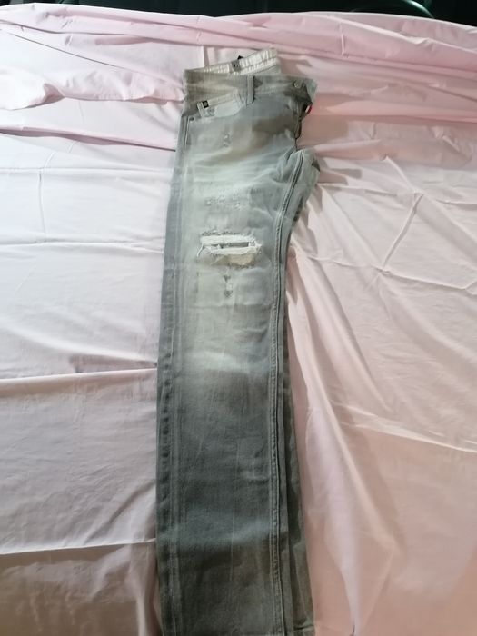 Calças novas veste  t 42 a 44 para desocupar
