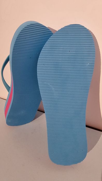 Japonki damskie piankowe rozmiar 40.  Długości stopy 24.8 cm