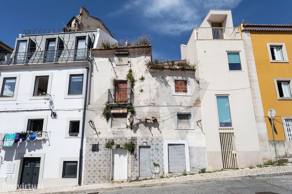Prédio Devoluto Para Reabilitação Total | Santa Apolónia | Lisboa
