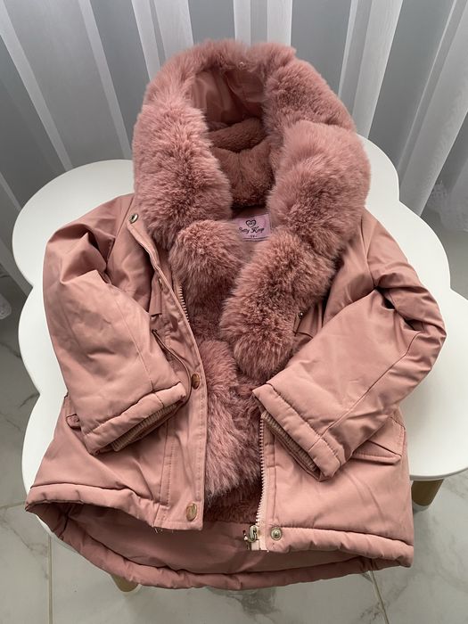 Куртка для дівчинки.