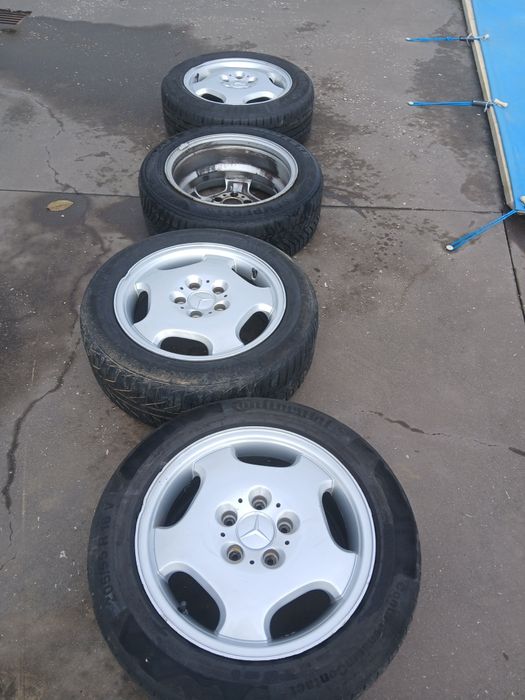 16 com pneus.  Semi novo