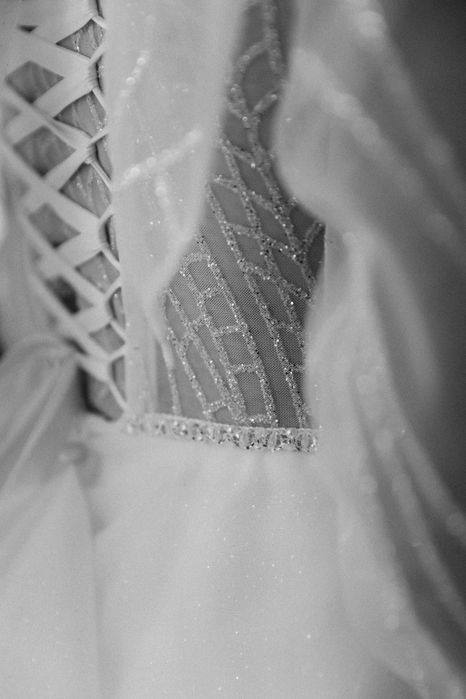 Весільне плаття білого кольору