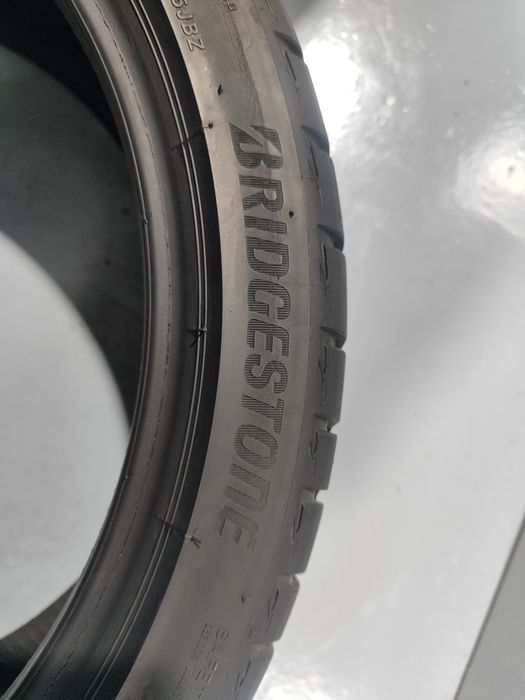 2 pneus semi novos 215-40R18 Bridgestone - Oferta dos Portes