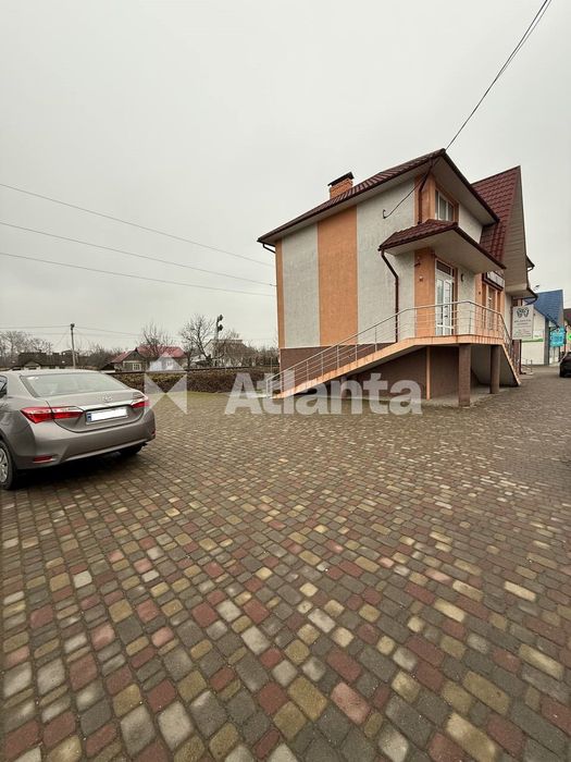 Оренда приміщення та/або будинку в центрі с-ща Лужани - 252 м2
