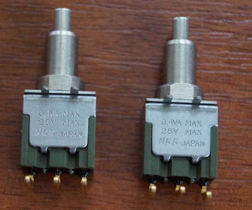 Перемикач кнопковий, однополюсний ВКЛ-ВКЛ. NKK Switches MB-2065