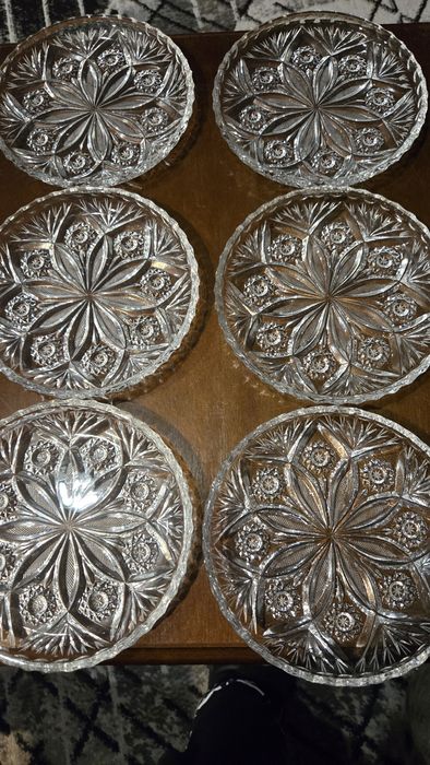 Talerzyki kryształowe.