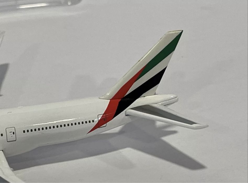 Boeing 777-200 Emirates Herpa 1 500