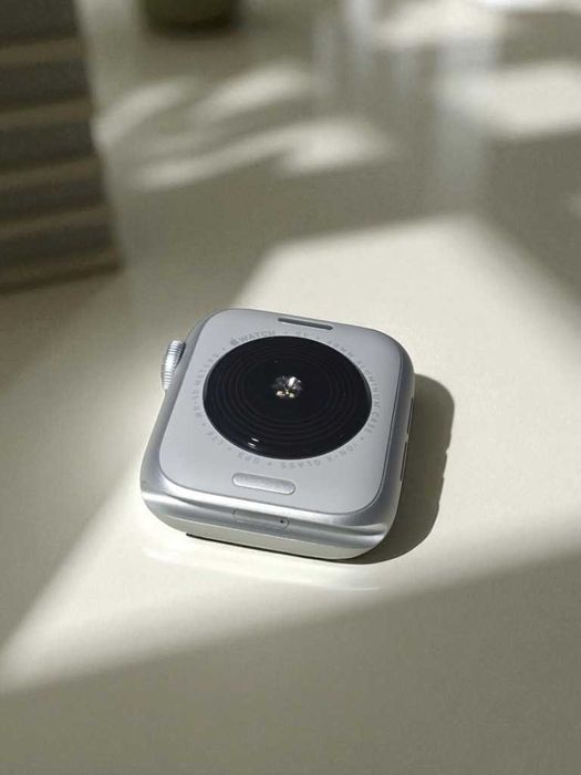 Apple Watch SE 2. generacji GPS + Cellular 40mm Silver + ładowarka