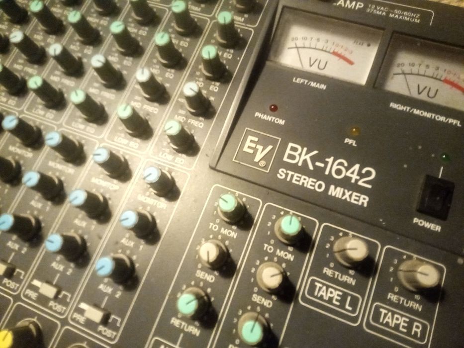 Mixer Analógica Electro Voice BK-1642