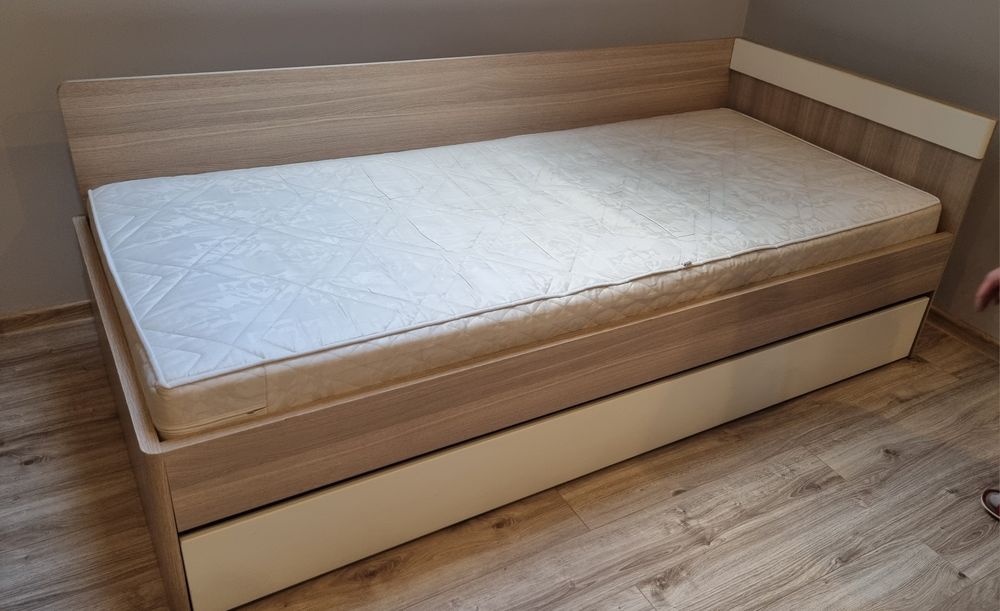 Komplet mebli do pokoju dziecka