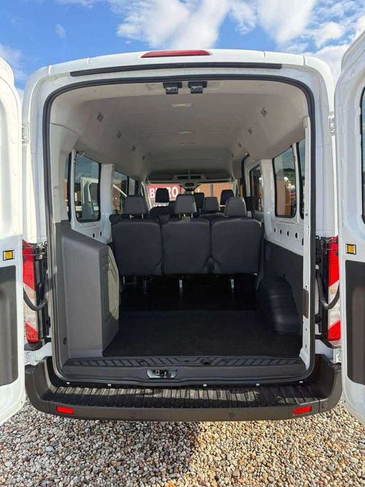 Wynajem aut - Ford Transit - 9osobowy / brak limitów kilometrów