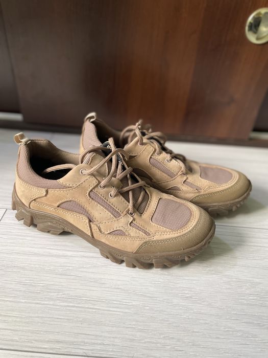 Кроссовки Undolini р. 42