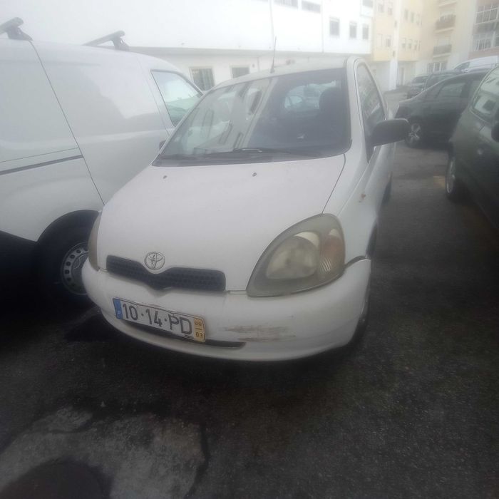 Toyota Yaris ano 2000