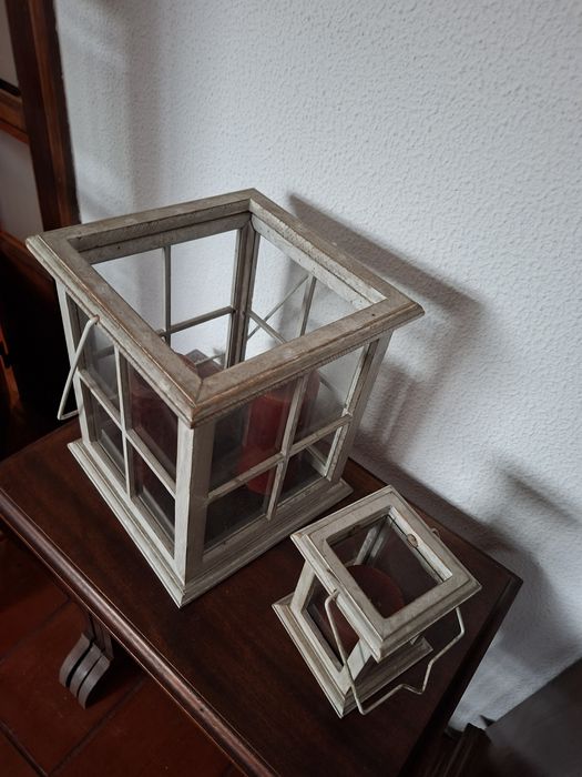 2 lanternins brancos decorativos