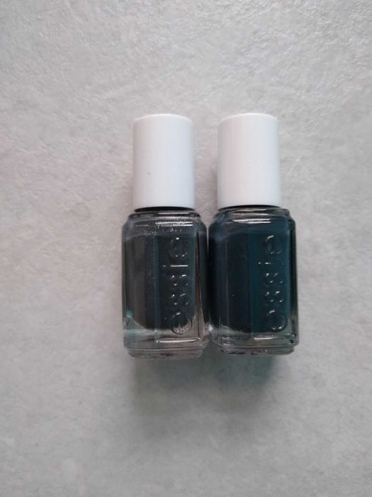 Zestaw dwóch lakierów do paznokci Essie