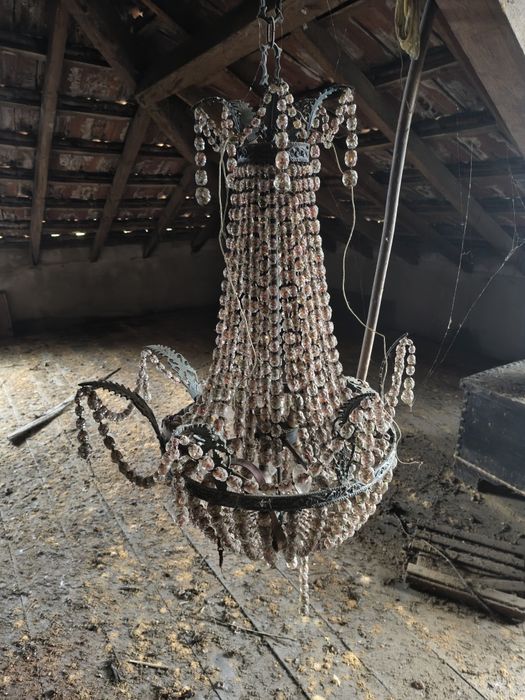Lustre...precisa de algum arranjo e limpeza peça de coleção..