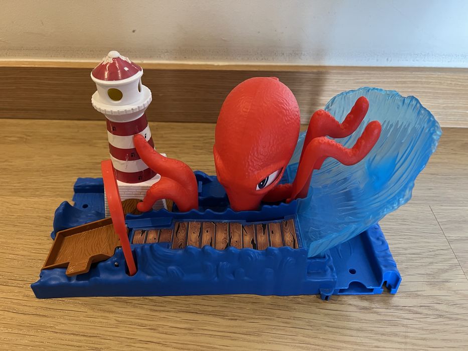 Hot Wheeks bomba de gasolina +ataque do polvo no farol + loja de pneus